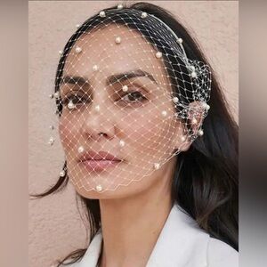 Vintage-Inspired Pearl Birdcage Veil - A Bride’s Dream! 💫